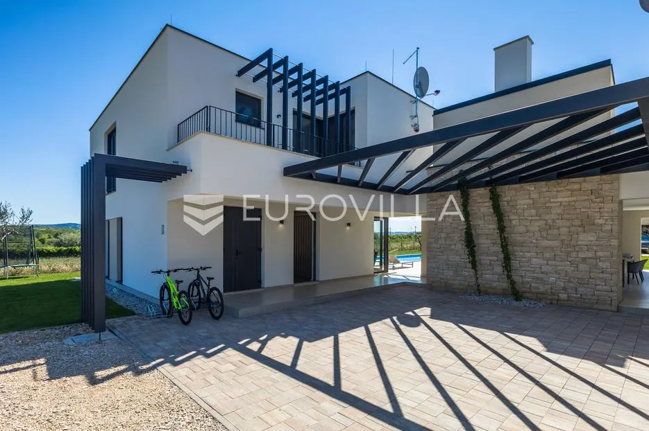 istra, brtonigla, moderna vila s bazenom i jacuzzijem - slika 49