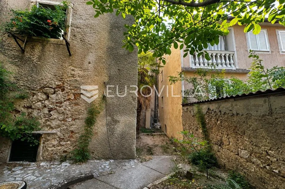 senj, stan 45 m² u staroj gradskoj jezgri, 150 m od mora - slika 9