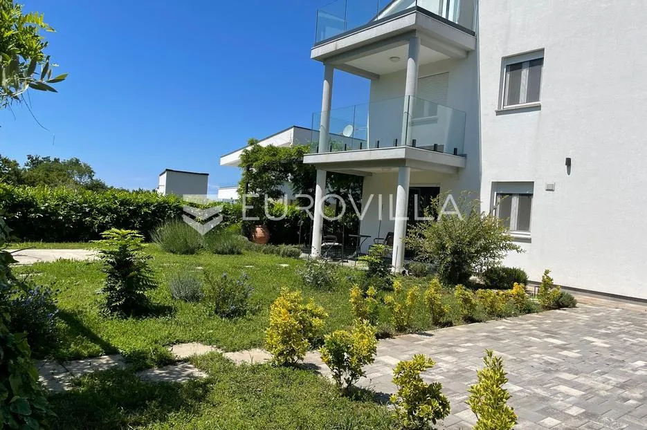 istra, žbandaj, troetažni stan 126 m² s 4 spavaće sobe, vrtom i parkingom - slika 2