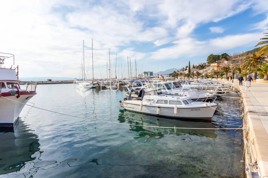 Baška Voda, kuća na osami s bazenom
