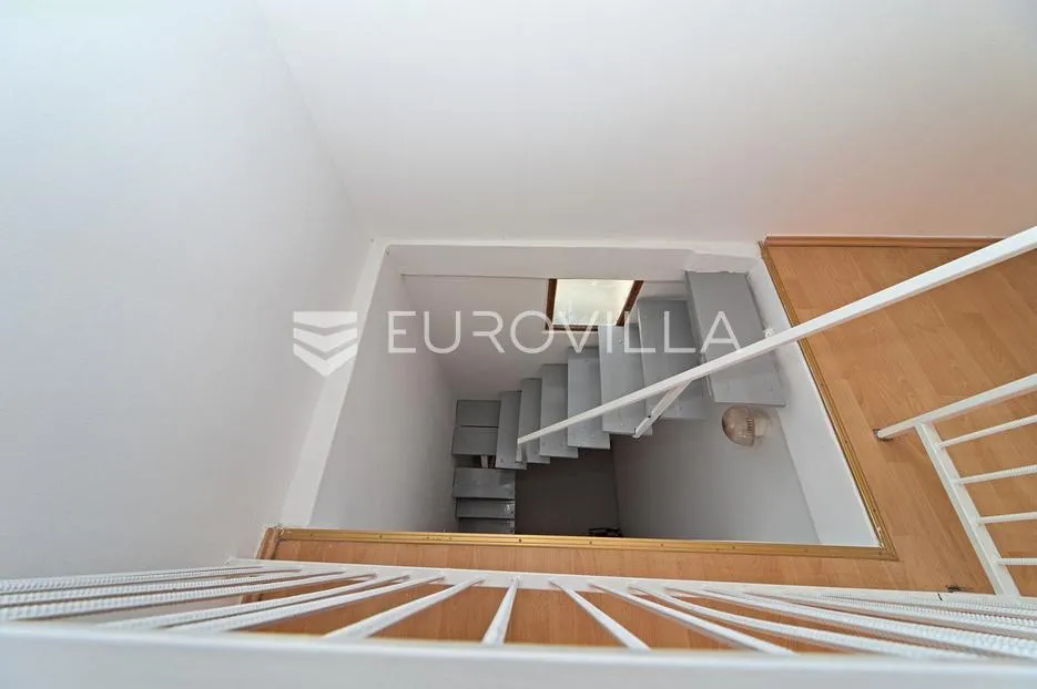 osijek, gornji grad, novouređeni dvoetažni stan 80 m² - slika 8