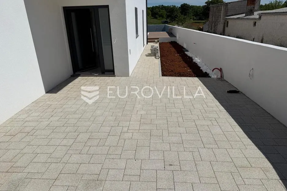 istra, svetvinčenat, kvalitetna moderna kuća 180 m² s bazenom 24 m² i garažom - slika 30