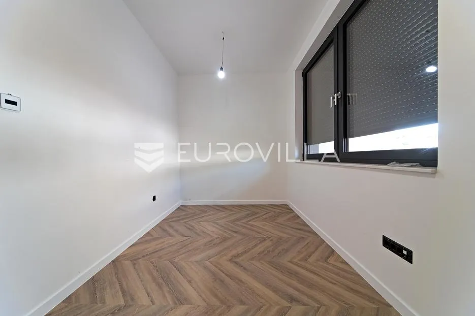 osijek, donji grad, na prodaju stan u prizemlju s dvorištem i parkirnim mjestom - slika 4