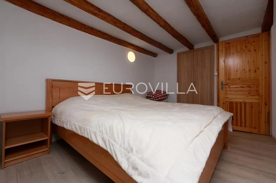 krk, malinska, šarmantna kuća u nizu od 100 m² s dodatnim studiom apartmanom - slika 6
