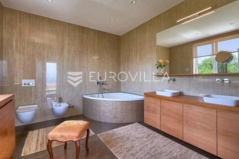 lovran, opatija, vila s bazenom, okućnicom, jedinstvena lokacija - slika 16