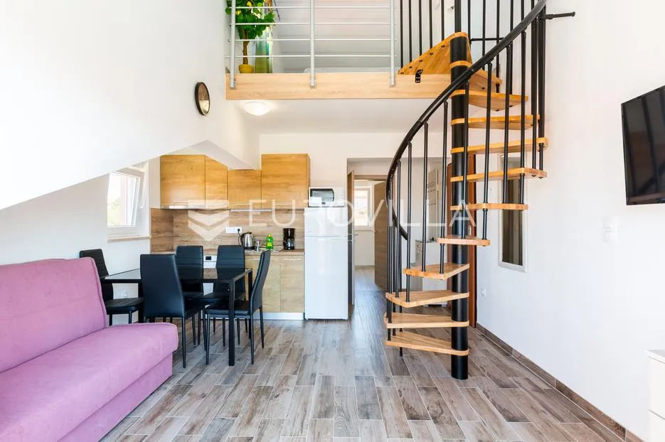 istra, medulin, velika samostojeća kuća sa 7 apartmana 100 m od mora - slika 38