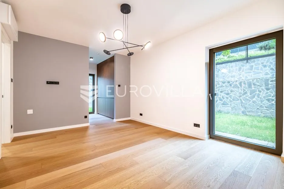 zagreb, donji grad, centar, luksuzan četverosoban stan s loggiom, terasom i vrtom 150 m² - slika 8