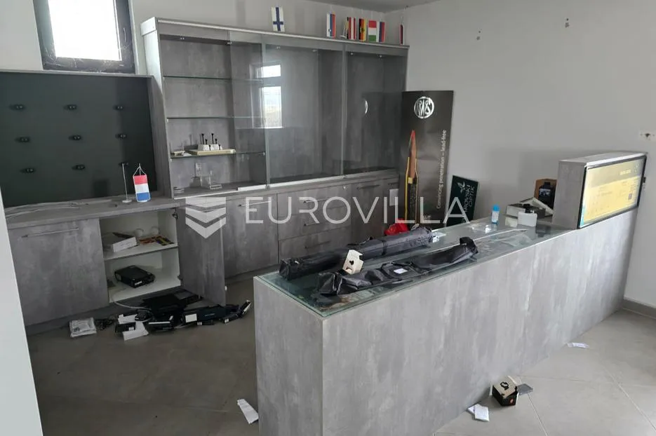 ivanić grad proizvodno skladišni prostor hala 514m2 na zemljištu 4163m2 - slika 18