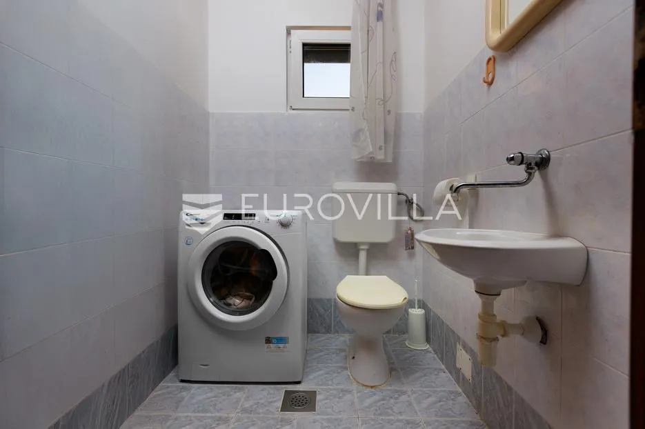 drenova, trosoban stan s dvije kupaonice, terasa i dio vrta, prizemlje obiteljske kuće, 72 m² - slika 10