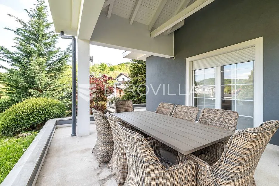 zagreb, jelekovići, prekrasna vila nkp 303,5 m2 na parceli 1786 m2 - slika 7