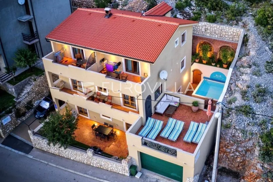 senj, kuća s četiri apartmana i bazenom, 346 m² - slika 1