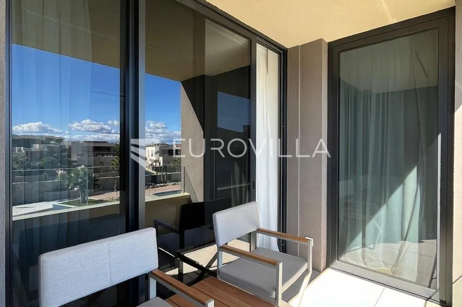 istra, savudrija, petram resort, dvosoban stan 65 m², pogled na unutrašnji bazen, drugi kat - slika 20