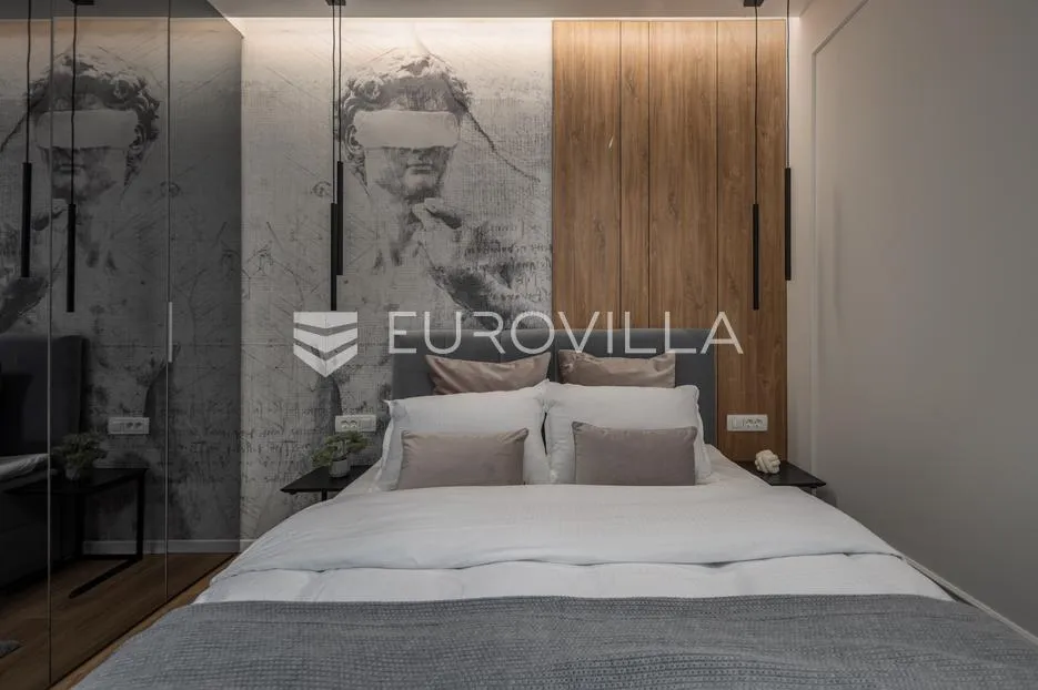 rijeka, centar, novouređen luksuzan stan nkp 98 m2 s tri apartmana - slika 26