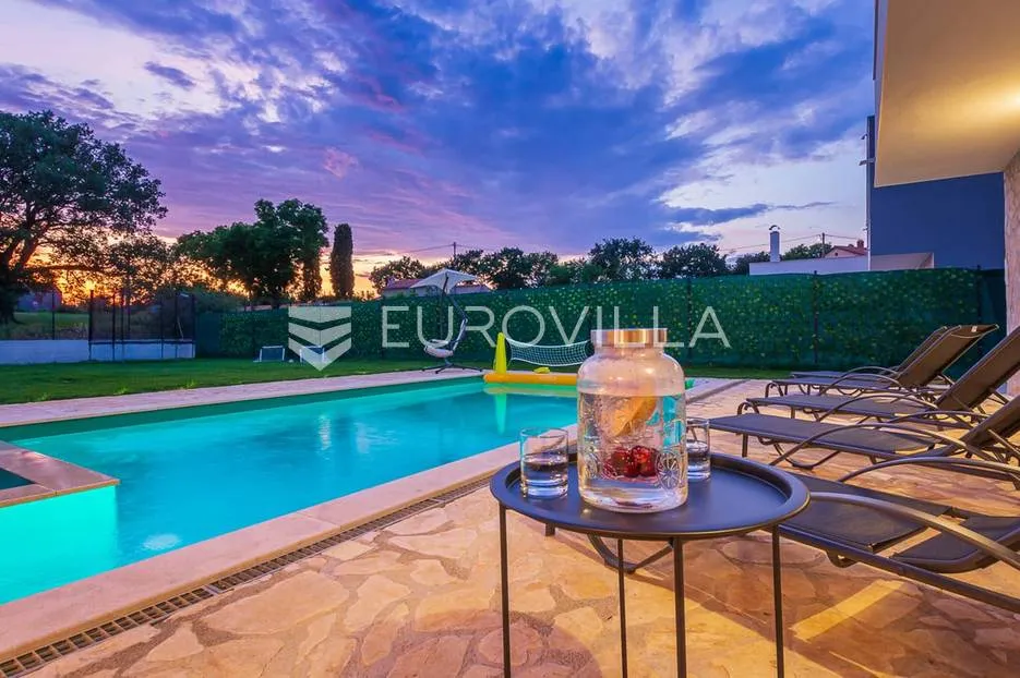 istra, juršići - prekrasna i moderna kuća 243 m2, bazen 40 m2, jacuzzi - slika 30
