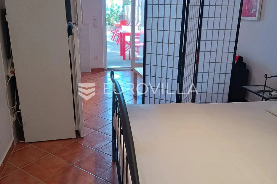 hvar, lijepa kuća na južnoj strani otoka 1.red uz more - slika 21