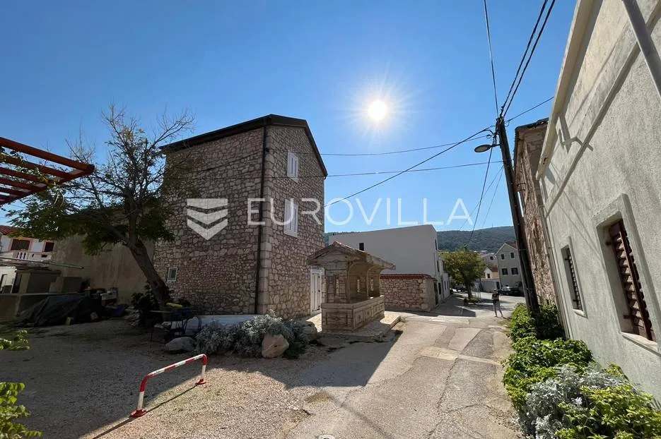 zadar, vinjerac, kamena dalmatinska kuća 111 m², 50m od mora - slika 2