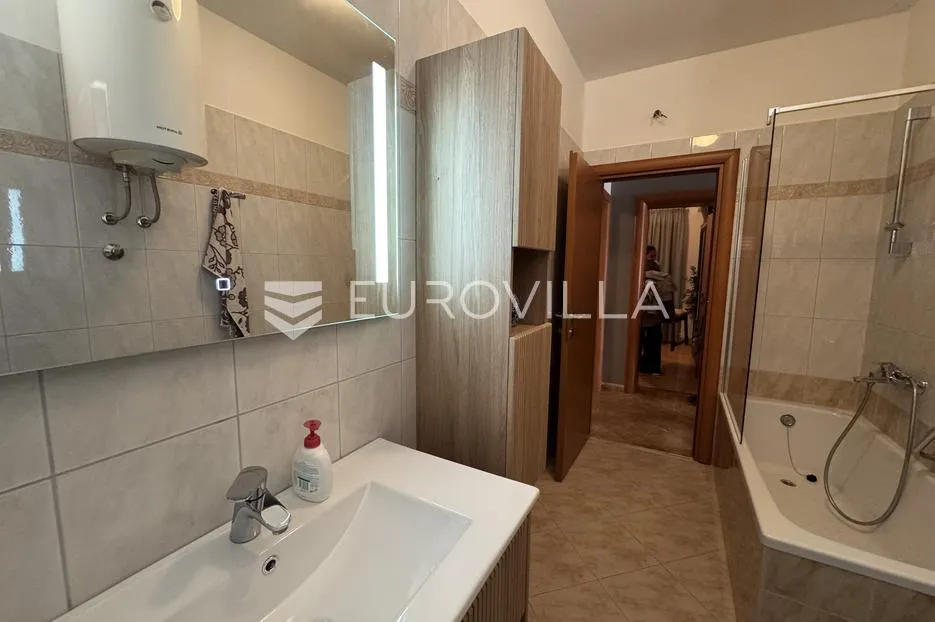 istra, valbandon, najam obiteljske kuće 180m2 s predivnom okućnicom - slika 16