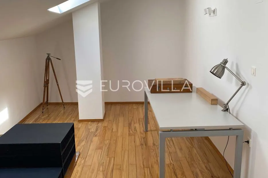 pula, strogi centar, prekrasni dizajnerski stan s galerijom i pogledom na more, 87,41 m² - slika 9