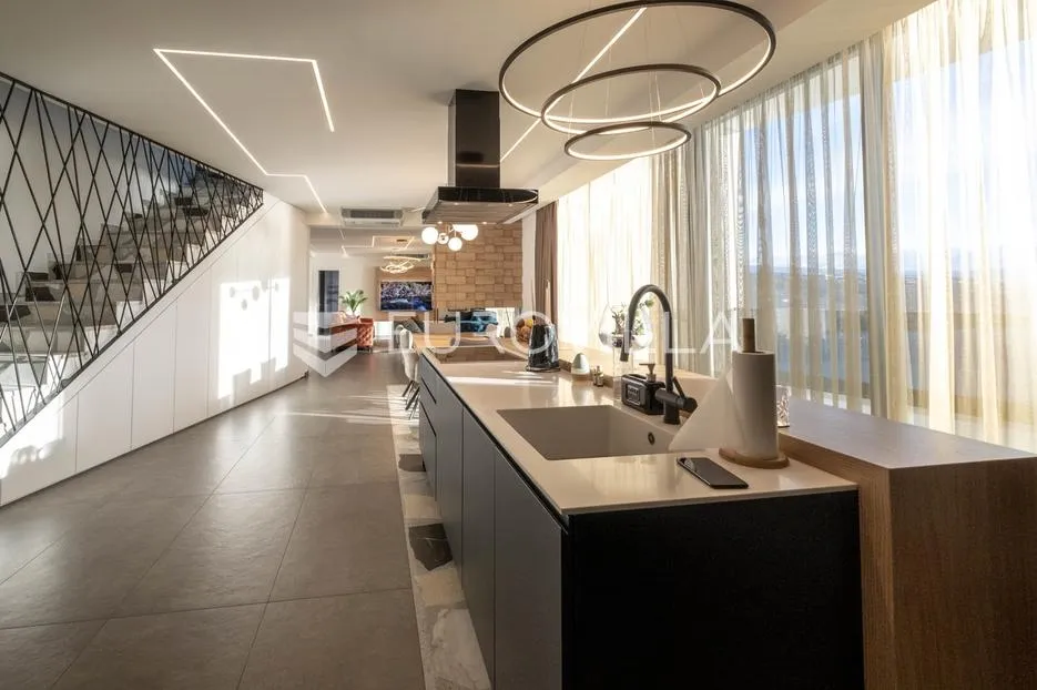 opatija, prekrasan penthause 228 m² s besprijekornim pogledom - slika 6