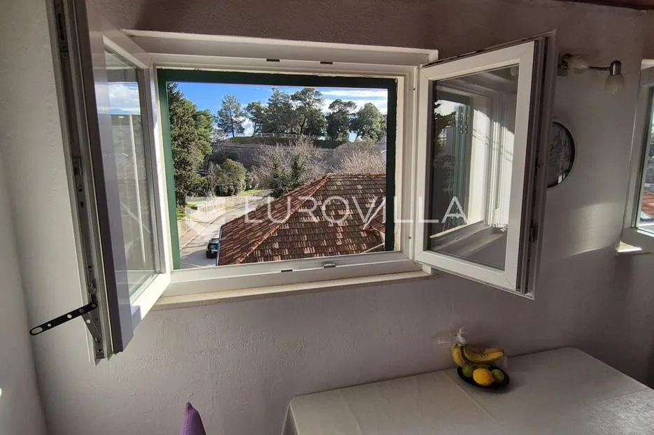 split, gripe, trosoban stan 60 m², iznimna lokacija, potencijal za renovaciju - slika 4