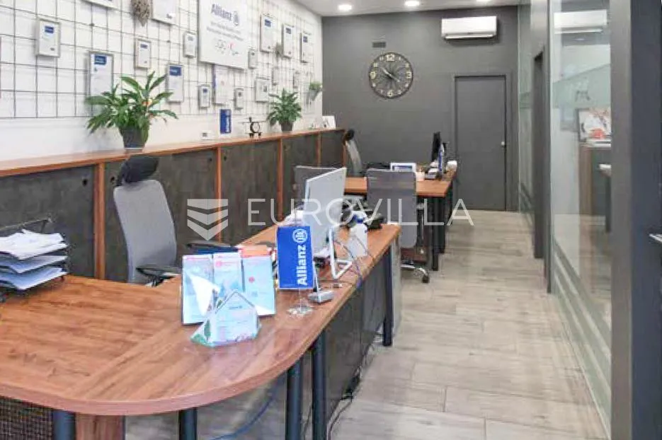 Zagreb, Svetice, ulični lokal 65 m² i garažno mjesto 16 m²