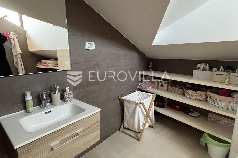 medulin, pješčana uvala, ekskluzivan penthouse prvi red do mora - slika 30