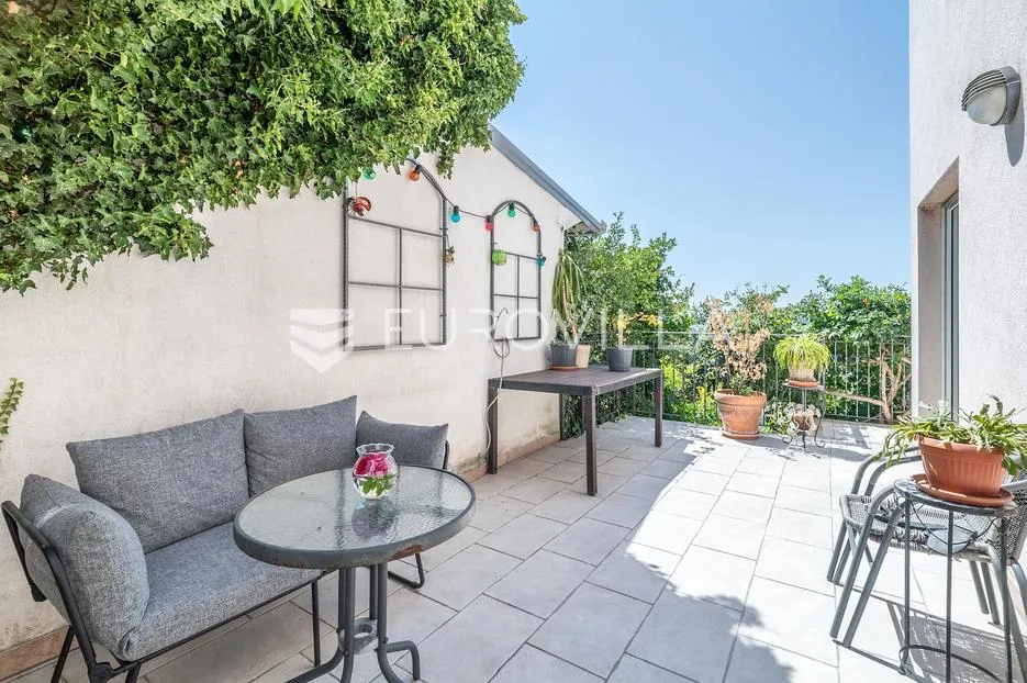 zagreb, vrhovec, atraktivna vila s vrtom i parkingom, 530 m² - slika 23