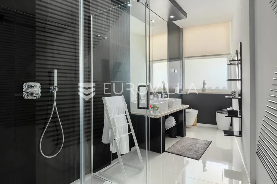 rovinj, rovinjsko selo, prekrasna villa s wellnessom i bazenom, 224 m² - slika 63