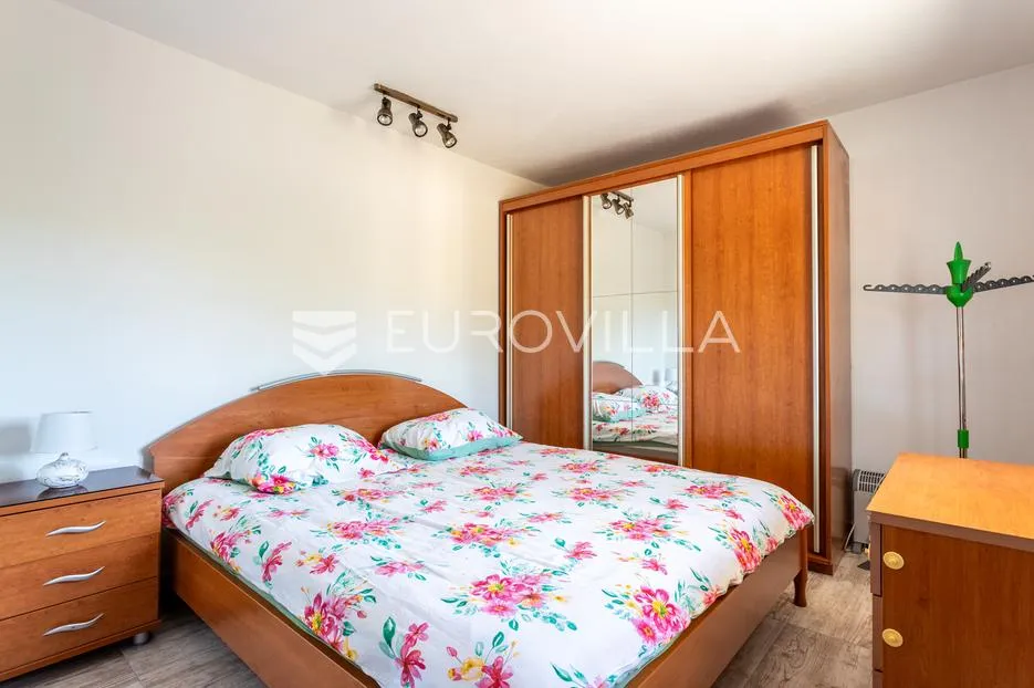 klis, korušce, kuća s okućnicom - slika 11