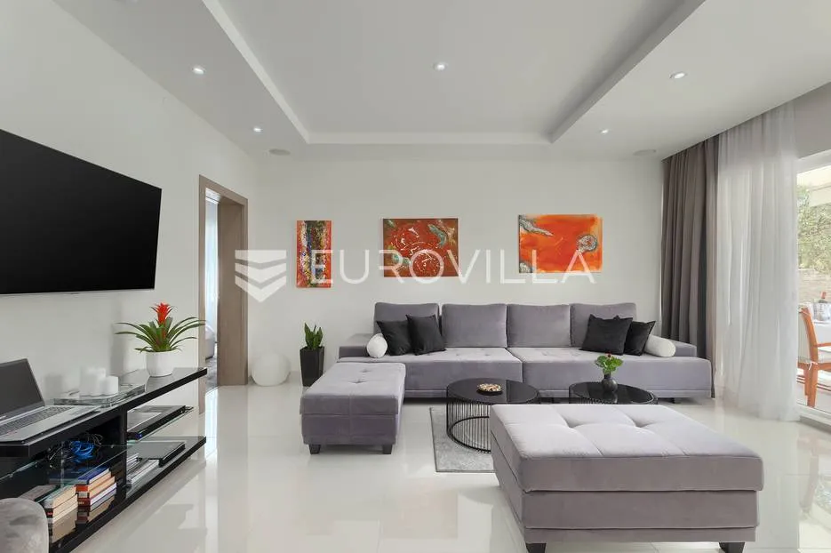 rovinj, rovinjsko selo, prekrasna villa s wellnessom i bazenom, 224 m² - slika 58