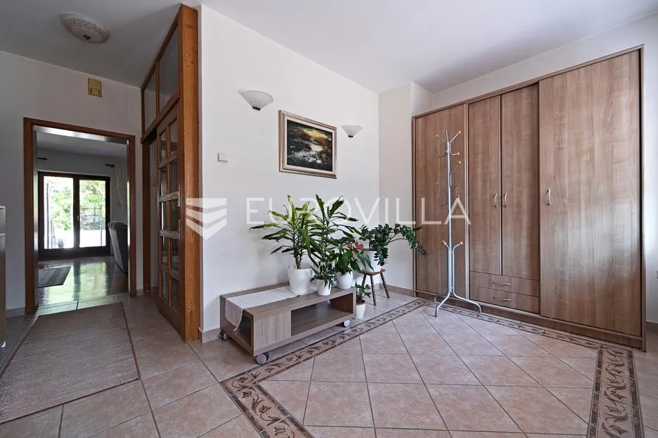 osijek, donji grad, prodaje se prostrana rustikalna vila površine 403 m² - slika 2