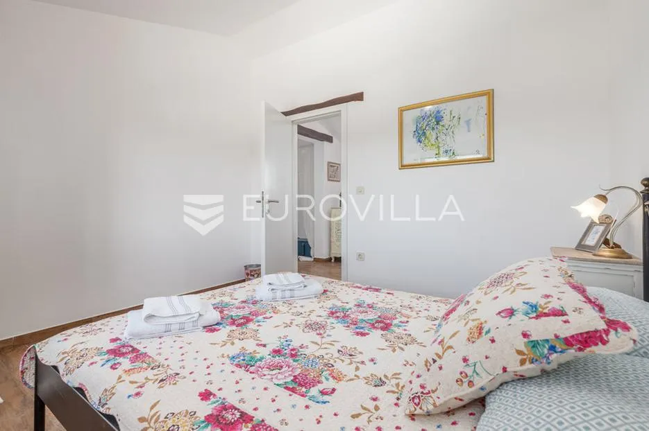 istra, okolica lovreča, samostojeća kuća 120m2 s bazenom na kraju sela - slika 12