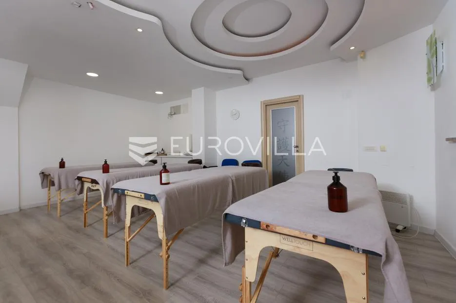 opatija, volosko, reprezentativan poslovni prostor, terasa 100 m² - slika 12
