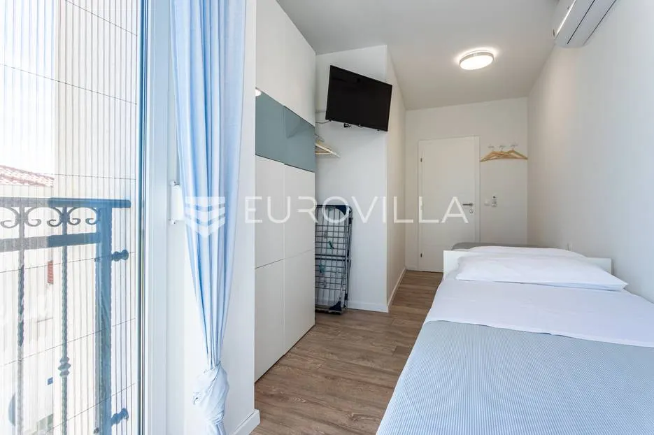 kaštel kambelovac, dvosoban stan s krovnom terasom, treći red od mora - slika 10