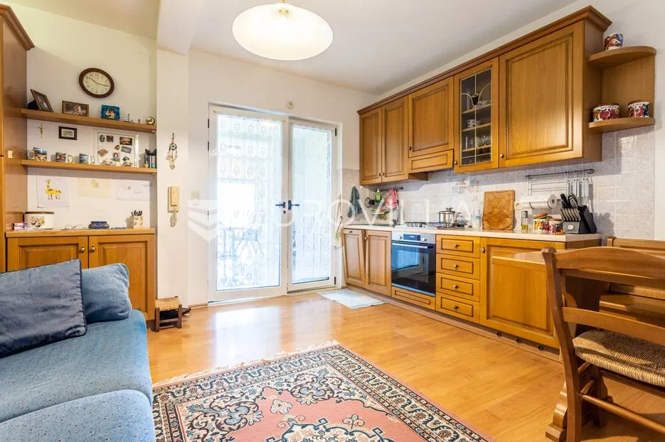 omiš, apartmanska kuća blizu plaže - slika 9