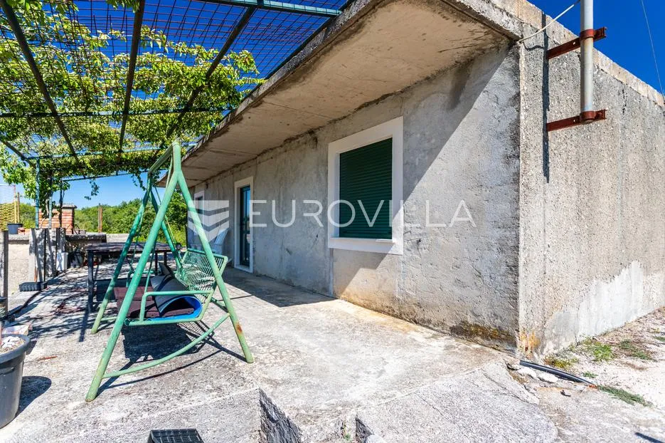 klis, korušce, kuća s okućnicom - slika 14
