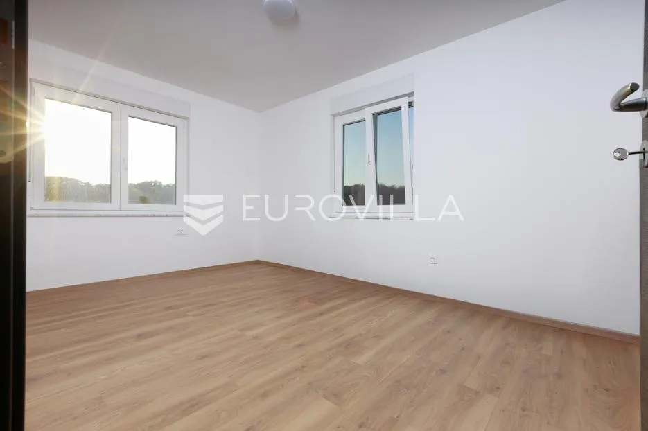 vrbnik, novogradnja od 152 m² s dvorištem - slika 14