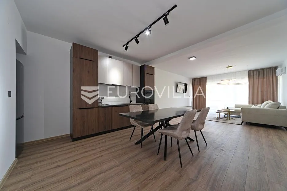 osijek, cvjetno naselje, četverosoban stan od 111 m² s terasom i parkirnim mjestom - slika 3