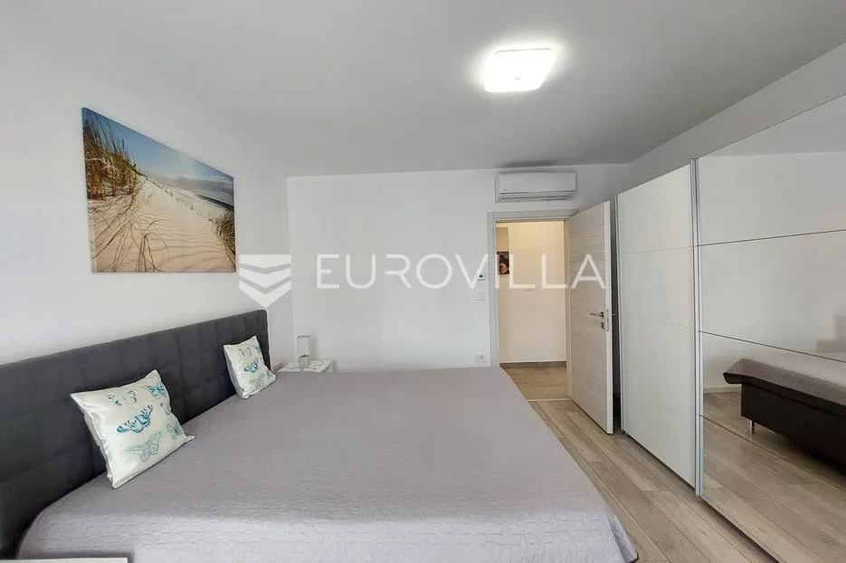 šišan, moderna villa s bazenom na mirnoj lokaciji - slika 40