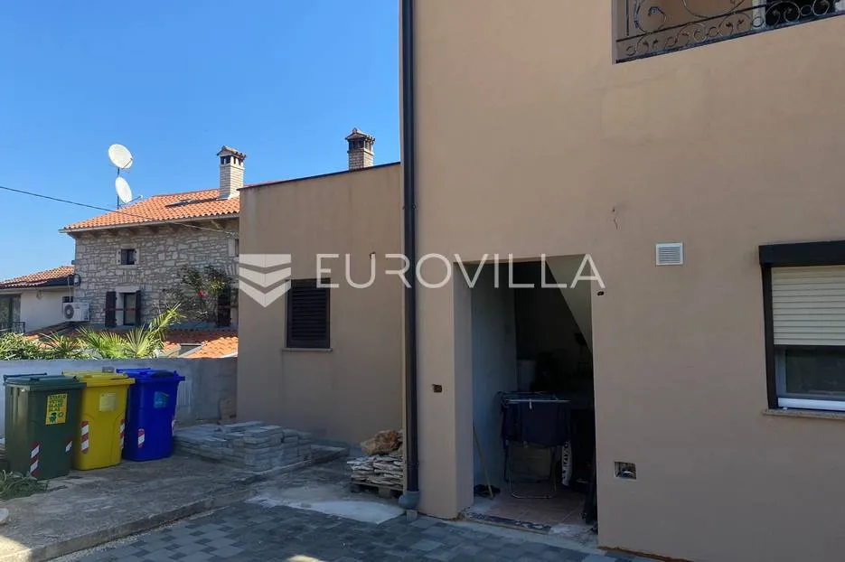 istra, rovinjsko selo, kuća u nizu od 90 m² u mirnom okruženju - slika 12