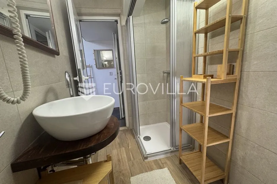 istra, rovinj, funkcionalan studio 19.8 m² na 4. katu u centru grada - slika 10