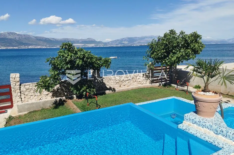 otok čiovo, slatine - kuća s bazenom na plaži - slika 17