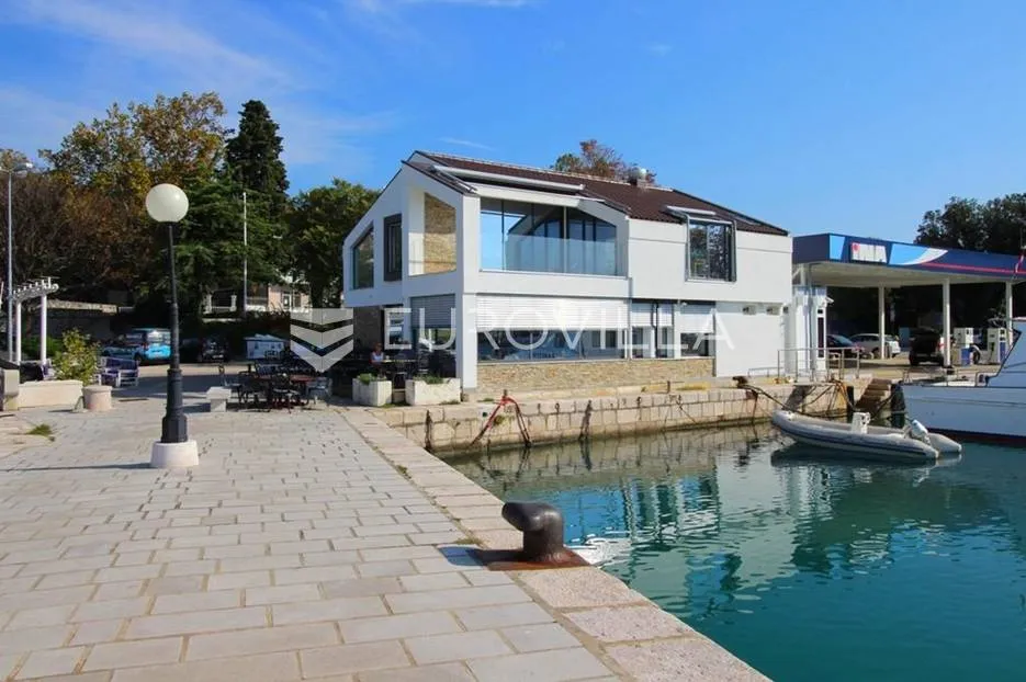 novi vinodolski, ugostiteljski objekt i stan na samom moru 230 m² - slika 12