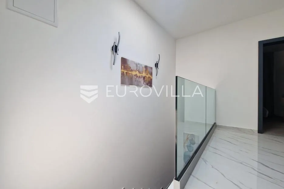 vir, predivna moderna vila s bazenom u centru mjesta, vrhunska lokacija, 450 m od mora - slika 39