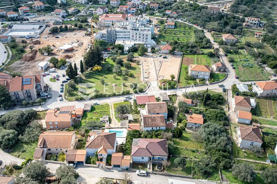 otok korčula, vela luka, građevinsko zemljište u centru mjesta - slika 2
