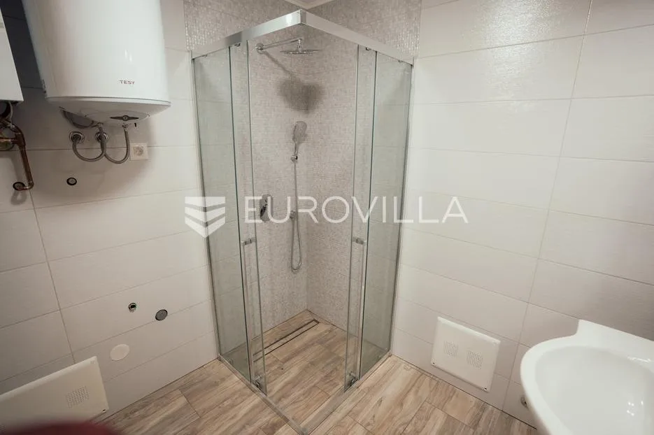 vukovar, centar, novouređen poslovni prostor 106 m², odlična lokacija - slika 5