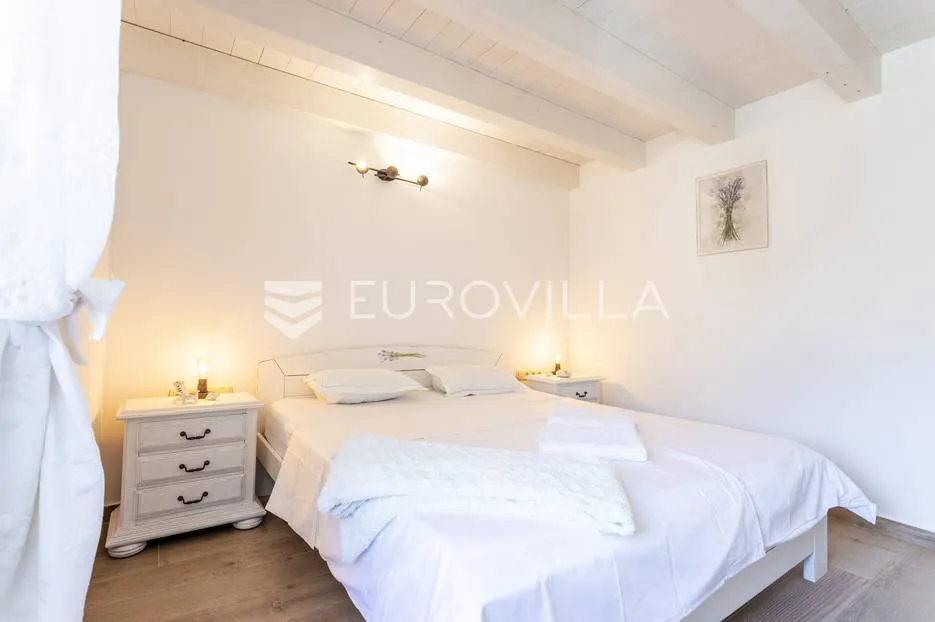 hvar, vrbanj, renovirana kamena kuća - slika 28