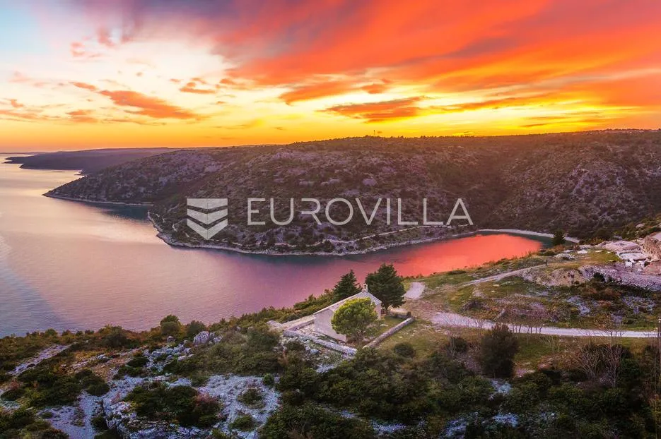 istra, rakalj, moderna vila s velikim vanjskim grijanim bazenom i velikom okućnicom - slika 70