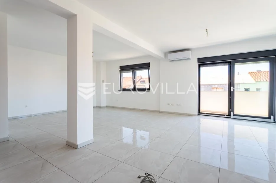 vodice, prostran penthouse s krovnom terasom, 168,79 m² - slika 4