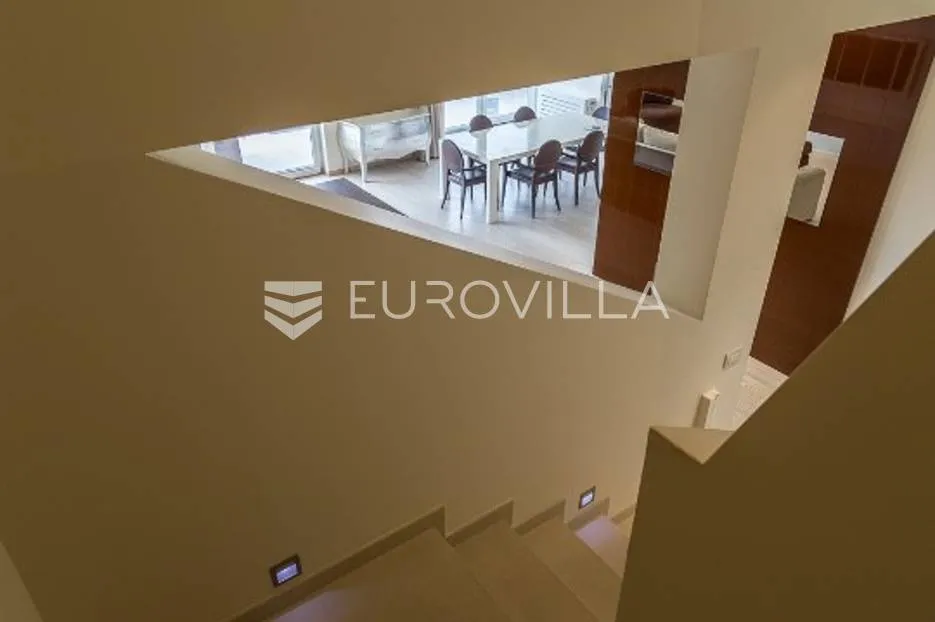 šestine luksuzno uređen penthouse za najam - slika 10